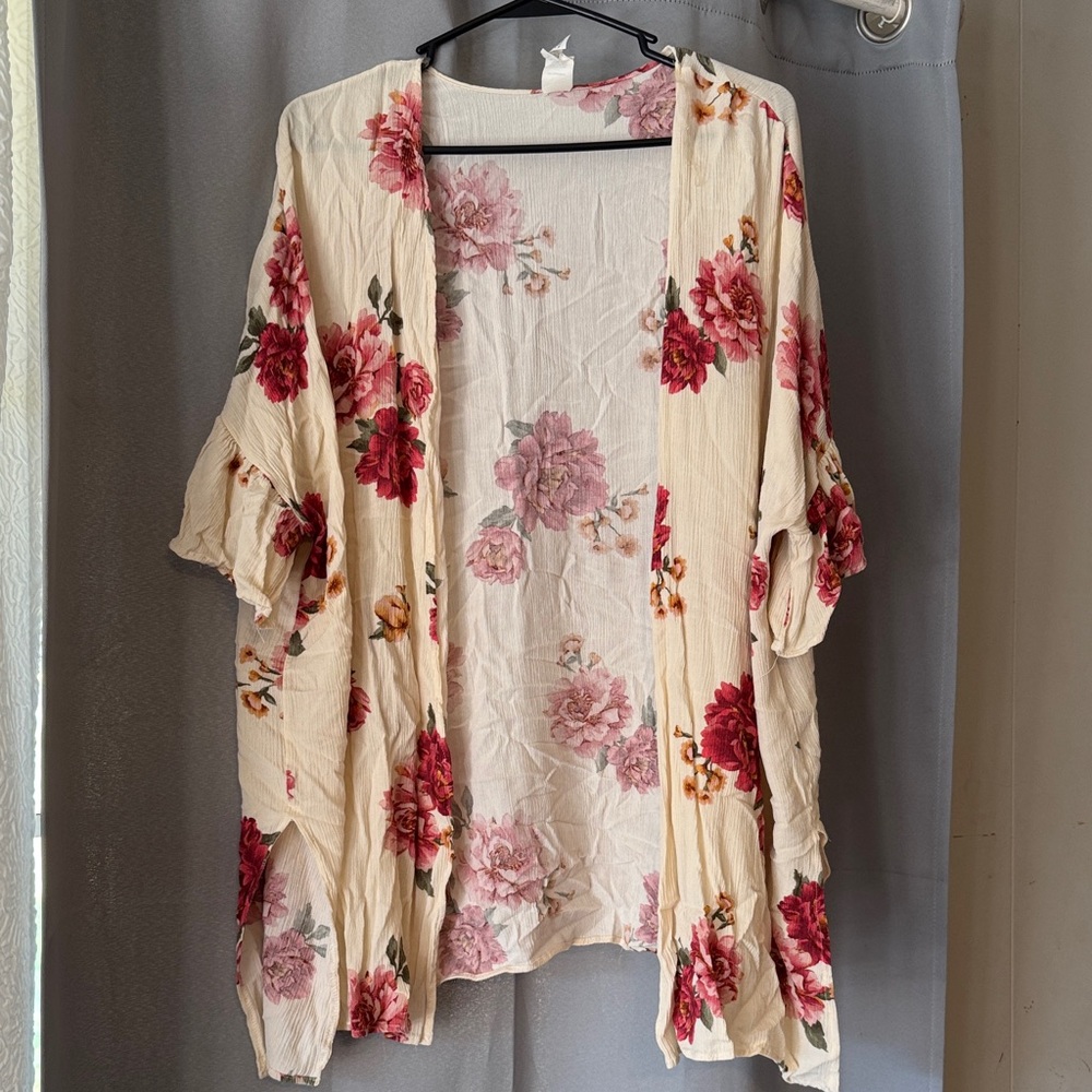 7th Ray Floral Open-Front Kimono in Red and Cream